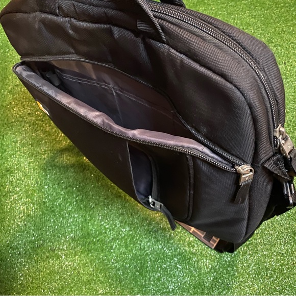 Black Case Logic 15.6” Laptop, iPad, Tablet Briefcase - Picture 5 of 7